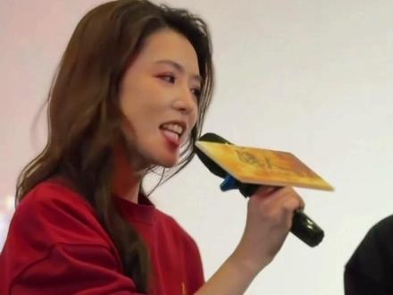 燕子娘的rapper 听懂了吗 @李云霄 #李云霄燕子娘 #李云霄路演现场杭州话祝福观众 #电影镖人杭州路演 #传下去镖人燕子娘跑出来了