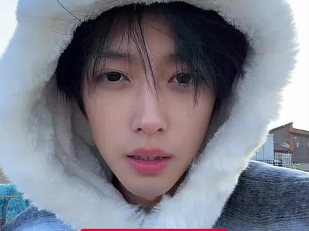 陈泽传媒小马良 所有人 感受!@王逍遥(我有狂躁症pk轻点罚)
#我长这样但我的画 #王逍遥#你画我猜游戏
第二段素材来源@江江-