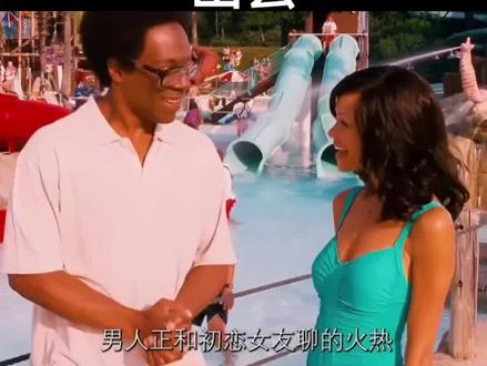 胖女孩玩滑梯,直接飞了出去