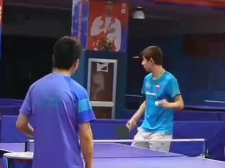 张继科教你怎么拉下旋球