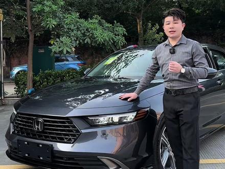 新款#雅阁 卓越版现金优惠4万喜欢吗?首付3万或者8800都可以全包提车。极夜流银是真的帅。