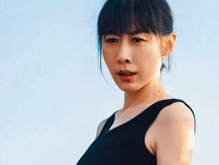 只因女人帮弟弟打扫卫生,吃了一颗瑞士糖,居然送进医院了#热播电视剧 #一起追剧 #影视解说