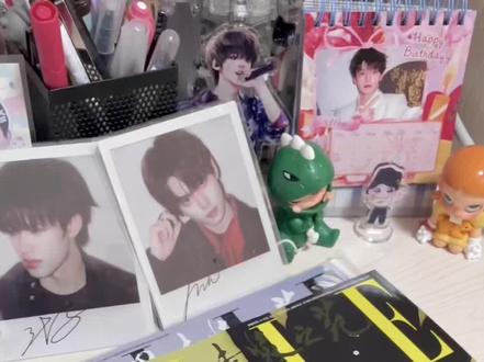 unboxing|TOP登陆少年组合杂志
真的很沉!!拿起来吓我一跳#TOP登陆少年组合杂志 #朱志鑫张泽禹张极 #左航 #苏新皓 #开箱