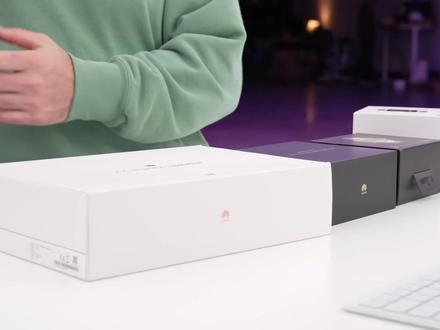 华为Watch新品:表带里藏了黑科技? 博主这次上手了华为的新品阵容,包括三款智能手表和一台平板 🎉 Watch D2 最炸裂的是表带里藏了气囊,直接能测血压,这个真的没见过!GT6 Pro 主打超长续航,一次充电能用14天,还有个情绪健康监测功能,表盘颜色会随心情变化,蓝色平静、黄色开心、紫色有压力,配个小熊猫特别治愈 🐼 骑行功能也很强,能记录多辆自行车数据,还能生成可分享的运动视频。Watch Ultimate 2 更专业,配了指尖血氧传感器,最牛的是支持水下声纳通信!潜水时能发表情给潜伴,还不会吓跑海洋生物 🐠 MatePad 12X 的纸感哑光屏手感绝了,完全不反光,特别适合用笔写写画画。整体来看这波新品诚意满满!#华为新品 #智能手表 #WatchD2 #血压监测