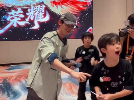 OMG丁程鑫在时代峰峻年会加注66666🧧!!!#丁程鑫 #年会 #时代峰峻