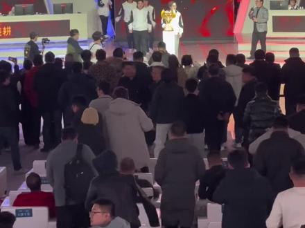 2月1日:恭喜谦秋子皮大飞队夺冠,从上一届的倒数第一到这一届的第一,他做到了!!!#dota1 #dota1直播 #pis #纯耕16联赛 #大熊小清新