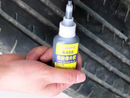 轮胎开裂破损会影响行车安全,用轮胎修补胶把破裂部位的胶皮粘接一下能有效提升行驶的安全性#胶水 #补胎 #汽车好物 #汽车好物推荐 #轮胎修复 #轮胎修补 #行车安全 #轮胎修补胶