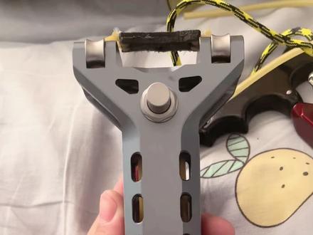 这是内购版本,到时候他的橱窗会上架,直接找他就可以@孙大少年 #弓械者 #弓械者G4 #一般人不告诉他