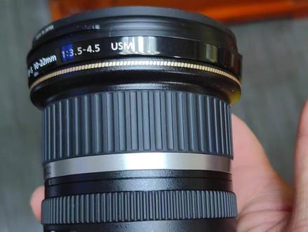 #热门 Canon佳能EF-S 10-22mm f/3.5-4.5 USM金圈超声波马达超广角镜头,自定义99新
这支镜头是你绝佳的广角选择。尽管佳能在广角端镜头选择不多,然而EF-S 10-22mm确实是一枚出色的超广角变焦镜头。这支镜头胜过所有其他广角变焦镜头的地方是对畸变的控制。大多数广角变焦镜头都会出现严重的畸变,尤其在广角端,然而EF-S 10-22mm对畸变的控制却堪称完美。除了畸变控制惊人以外,EF-S 10-22mm全焦段锐度也非常令人满意。在我看来这几乎可以说这是一支没有什么缺点的镜头,唯一的遗憾是佳能没能给它加上一个红圈。这款镜头中心画质锐利, 而且自带超声波马达, 对焦安静,快速, 精准,在广角端暗角控制的非常不错,而且边缘画质也没有明显下降。这对于一枚超广角镜头来说是非常难能可贵的。手感和工艺也超10-18,至少不是塑料接口,个人认为是10-18升级款。所以上10-22,多点钱还是物有所值的。
镜片无霉无雾无划痕,变焦,对焦,光圈开合一切正常,成色如图,没有任何暗病!
发货之前会拍验机视频给你看,所有功能试一遍,你同意了再发货!爽快赠送日本原装UV镜
附赠:新手入门摄影教程课、摄影后期处理技巧
基本全新镜头质量保证,质保一年!
#佳能 #镜头 #摄影 #拍照