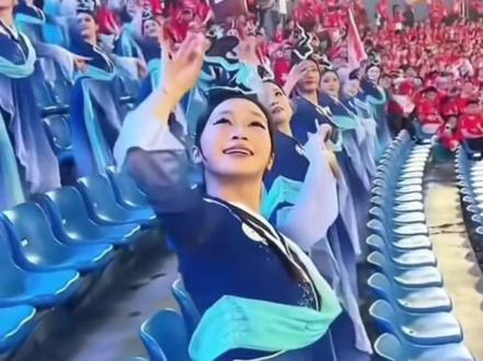 楚超啦啦队17地全集!全阵容出镜!湖北的集合了。歌曲串烧......网友调侃:湖北有虞姬刘亦菲#楚超啦啦队全集#楚超#湖北#魅力全开#歌曲串烧 #楚超啦啦队全集