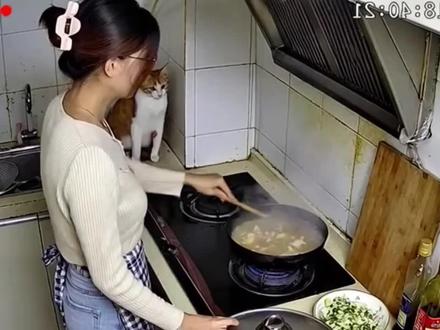 辣条又进锅里加餐了!#搞笑#灵魂画手#日常瞎画#抽象#万万没想到