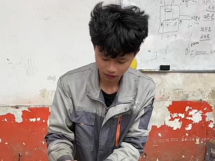 吉普自由侠发动机安装 #发动机维修 #汽车维修 #这个就叫专业 #修车小伙 #发动机大修