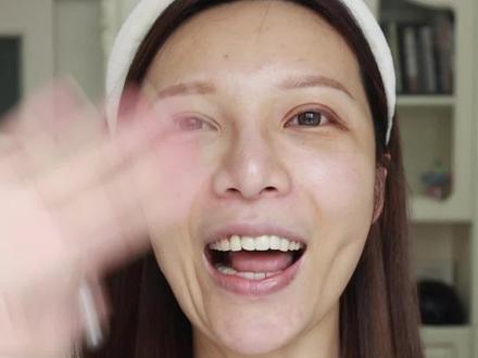 cpb粉霜色号,一共7个。除了很暗的,其余6个色号都入了。无滤镜无美颜,苹果后置原相机试色!放心参考~
💚色号
OC00,白皮都能选,粉一白不喜欢太粉的也可以
OC10,带黄调,适合大部分偏白肤色
OC20,适合黄三白
BO20,适合黄调自然肤色
PO00,适合粉一白
PO10,适合粉二白
💚双色对比
OC00+OC10,黄一白参考
OC20+OC10,黄一黄二参考
OC00+PO00,白皙肤色参考
PO00+PO10,粉一粉二参考
OC20+BO20,黄调自然肤色参考
OC10+BO20,黄二白参考
👉🏻适合「瑕疵少0毛孔的干皮、混干皮」
新版色号更明亮,相比于旧版遮盖力提升、持妆也进步了。
之前有出过新旧对比视频,感兴趣可以去主页看一下~
#无滤镜粉底液测评 #cpb晶钻粉霜 #cpb粉霜 #贵妇粉霜