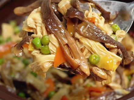 三鲜腐竹煲 选择吃素一定要美味与营养兼备「三鲜腐竹煲」😋 #纯素美食 #三鲜腐竹煲 #素食也可以很好吃 @素食小老弟