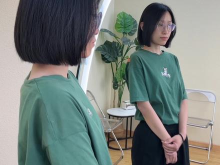 被电视剧《闪耀的她》秦岚同款发型种草🌿 剪掉了多年的黑长直 立马换个人!#闪耀的她 #秦岚短发 #一刀切短发 #商丘发型设计赵凯