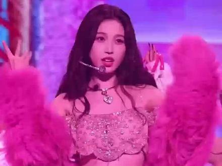 我说虞书欣这件衣服怎么看着怪怪的呢#娱乐