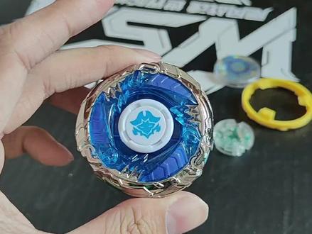 绝影飞鲨EX进化归来,终于不是牢鲨了。是巨齿鲨。绝影飞鲨改装借鉴豆腐老师天翼改装,在一定程度上让飞鲨有了一战之力。绝影飞鲨,海王之怒。#奥迪双钻#双钻伙伴#飓风战魂#飓风战魂WSA#飓风战魂陀螺@飓风战魂 @奥迪双钻Auldey