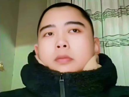 张良斌失联事件的详细情况如下:
基本信息
姓名:张良斌
性别:男
年龄:22周岁
身高:约180cm
体重:约90kg
体貌特征:短发、肤色偏白,性格内向沉默,智力正常。
失联情况
时间:2025年11月11日23:41
地点:天津市北辰区大张庄镇开发区本特勒厂(出厂区后放下手机关机后走失)
走失时着装:黑色上衣、黑色长裤
背景:张良斌下班后从工厂离开,途中手机关机后失联,目前已过去五天,仍无音讯。
家属及社会反应
家属焦急万分,希望广大网友帮忙转发寻找。
社会各界也在积极关注并协助寻找,多个公益组织和志愿者参与其中。
以上是目前已知的张良斌失联事件的详细情况,建议关注相关媒体报道或官方发布的最新信息以获取更多进展。