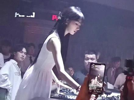 音乐一响 初恋登场#奶栗#贝微微打碟