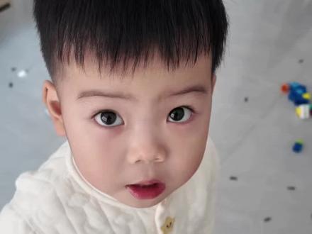 我要验牌
牌没有问题
给我擦皮鞋
#vlog日常 #亲子互动 #人类幼崽 #vlog十亿流量扶持计划 #宝妈