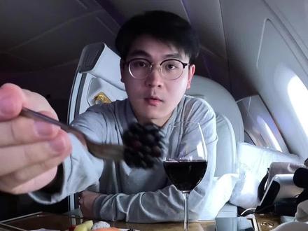 沉浸式体验阿联酋航空A380头等舱,竟然能在万米高空洗澡?! #年末浪漫高手 #飞科剃须刀 #飞科科技生活