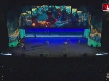 周以降,稚童战歌一响,举国上下,除稚童外,无论男女老幼,皆需应召出征。
战歌既起,护幼子以存血脉,藏典籍而留文脉。此刻,出征!