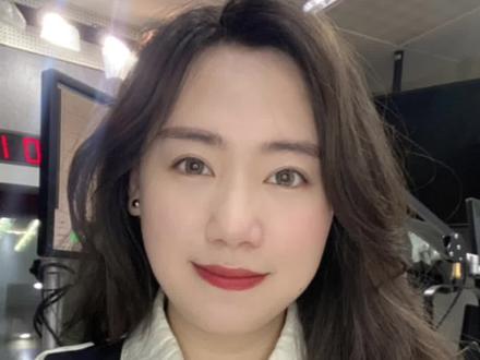 #子涵评评评 |#多家餐饮店因在凉皮放黄瓜丝被罚 商家守规定,监管方简化办证流程,就能让黄瓜丝大方登场!#食品安全 #主播说新闻