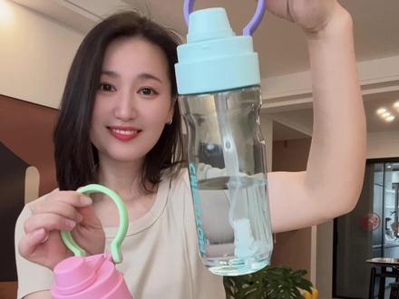 孩子做梦都想要的喷雾杯!给她买回来了!!哈哈~看了之后没忍住,自己也买了一个!一按一喷凉爽又提神~#喷雾水杯 #奇古堂水杯 #吸管杯 #降温神器 #夏季必备