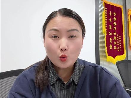 湖南公务员考试常德地区岗位分析 先说结论!如果你不是常德人尽量不要去考常德,并且桃源县我愿称之为外地考生的绝对禁区,原因就是桃源县经济发达,本地考生实力较强,而且离市区也很近,如果你能在桃源县上岸,那你一定有考上长沙的实力!对于外地考生来说,考上长沙肯定比考上桃源县的性价比要高很多,再说地区情况,常德地区25年省考一共479个岗位,招录710人,进面平均分是63.88,上岸平均分为67.12,招录最多的专业就是法学类、财政经济类、计算机类、汉语言文学类,常德地区上岸难度在全省来看,是属于中等偏上的,大概在第二梯队的样子,常德分数较高的原因也很简单,第一他的基础教育做的比较好,比如像全国都比较出名的高中桃源一中,石门一中、常德一中等好学校,导致考常德学生的水平普遍也较好,第二经济在湖南较发达,gdp排名在全省也是前三的水平,城市环境生活环境也较好,这样就导致很多基础好的常德学生都只考常德本地,基本不到考外地去~#常德公务员 #湖南省考 #国考 #公务员考试 #大学生家长必读
