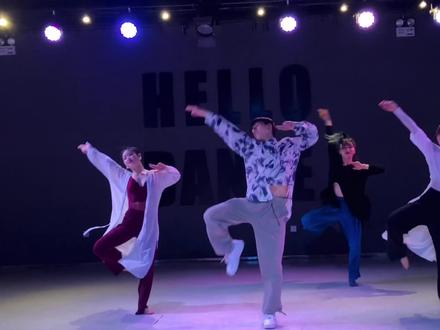 #余二编舞 #晚夜微雨问海棠 最近生活也是此消彼长,愁绪不断,叹一口气吧😤