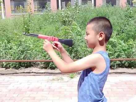 暑假给小朋友折把AK47纸枪模型,非常帅气做法简单,手工折纸