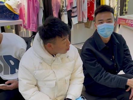 公公一直说让我给他买一双鞋,他想过年穿,我一直没给他买,这次出来带货,给他买了一双#家庭日常