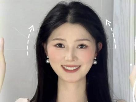十秒就能完成的头包脸❗️发量翻倍巨显脸小❤️ #直发造型 #披肩发这样扎好看 #显脸小的发型 #温柔系造型 #头包脸超级显脸小