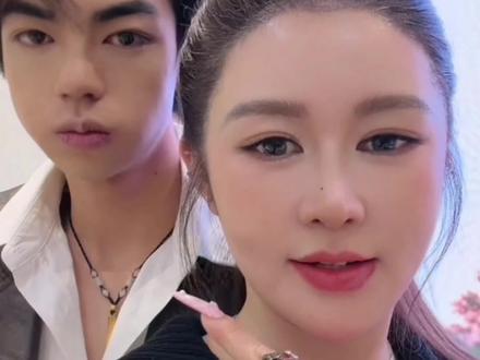 公主下播后要给纳总去补救情侣耳钉,满满的都是爱😍😍😍😍连空气都是甜的💋💋💋🌹🌹@盈公主视频负责人老周 @纳迪尔 @👑盈公主👑