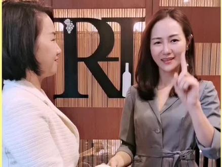 女人的漂亮脸蛋也许是天生的,但是其自身的气质和修养绝对是后天培养的!#社交职场 #形象礼仪 #创业成功管理