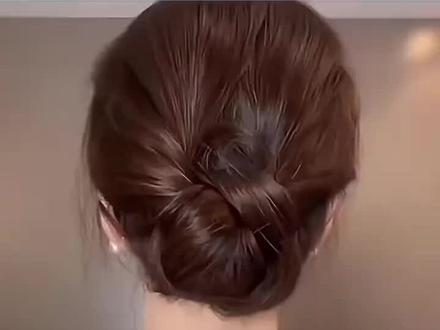 过年回家就扎这个气质低盘发!#发型教程 #编发教程 #日常发型 #简单好看发型