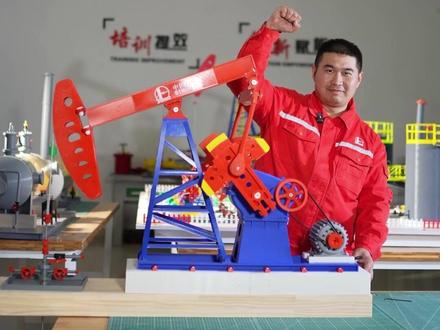 在线等!组装一个抽油机能抽出来油吗? #拼装模型 #乐高 #抽油机模型 #超硬核玩家