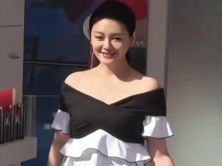 大S墓碑无名引争议,韩文英文署名被指“爱的私有化”#娱乐圈 #大S墓碑没有自己名字 #娱乐评论大赏 #娱乐播报台 #明星