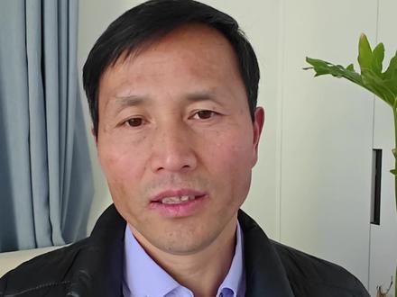 专业扫盲:交易所为什么不会违约,因为交易所除了自身不参与任何交易之外,而且还是监管机构,交易所有一个很大的职责就是监管交易,双方不违约,那么交易所如何保证交易双方不违约呢,靠的就是保证金机制,简单来讲,谁违约就扣谁的保证金