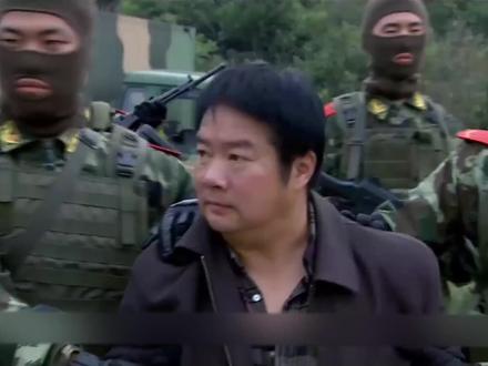 死刑犯被执行枪决时,何晨光竟发现远处有反光,原来是有雇佣兵要劫法场,立大功了#我是特种之利刃出鞘 #特种兵 #吴京