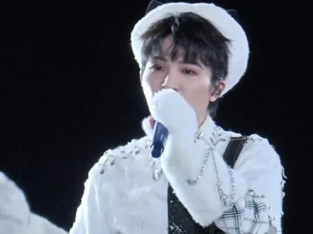 这花腔和自己写的rap 真是绝了 舞台王者#逃开夜幕周深 #演唱会现场 #最强舞台 #周深2025《深深的》巡回演唱会深圳站