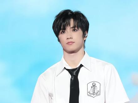 “文哥的夏天是没有选择的”#刘耀文 #外务 #fly