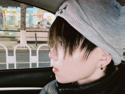 人和人还是淡淡的好 就可以不期待不在意不要求不离开