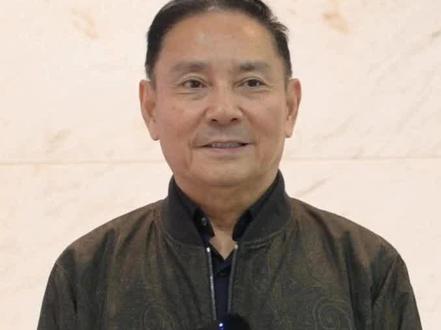 演员#卢奇 在接受采访时表示,作为特型演员,要从气质和精神世界的层面上靠近人物原型,做到神似。#第38届中国电影金鸡奖 #2025年中国金鸡百花电影节 (采访:郭蕾 刘禹森;制作:王垚)