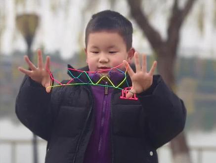 最近的新宠——翻花绳,各种造型各种翻,他的最爱长江大桥,过程有点长耐心看完哈哈,学会了吗?#这才是童年真实的照片 #小调皮闪亮登场 #翻花绳 #翻花绳长江大桥