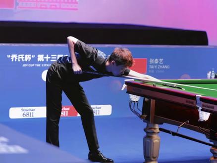 决金赛场突发意外,张泰艺胳膊受伤,希望后续的比赛不会受到影响#台球#张泰艺@石家班🎱张泰艺 #体育#运动