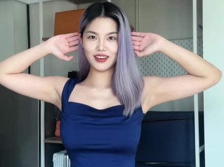 练背不仅能瘦脸,还能紧致下颚线,体态也会变好!(应你们的要求凤凰传奇跟练版)#开肩美背 #居家锻炼 #瘦脸 #体态纠正 #变美