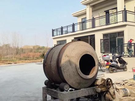 #农村自建房#二层别墅 对于这款外置楼梯,错层设计的二层别墅,现在大家对他的看法,可真是褒贬不一啊!为什么很火爆的一款,成了最有争议的一款了? #农村自建房