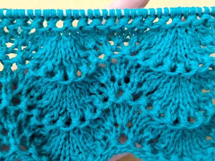 经典波浪形凤尾花编织围巾背心小披肩都是不错选择哦