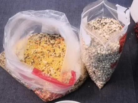 小米薏仁米燕麦粥的功效:三味合一,有补气健脾,#健康养生 #我要上热门抖音小助手 补益肺气的作用。